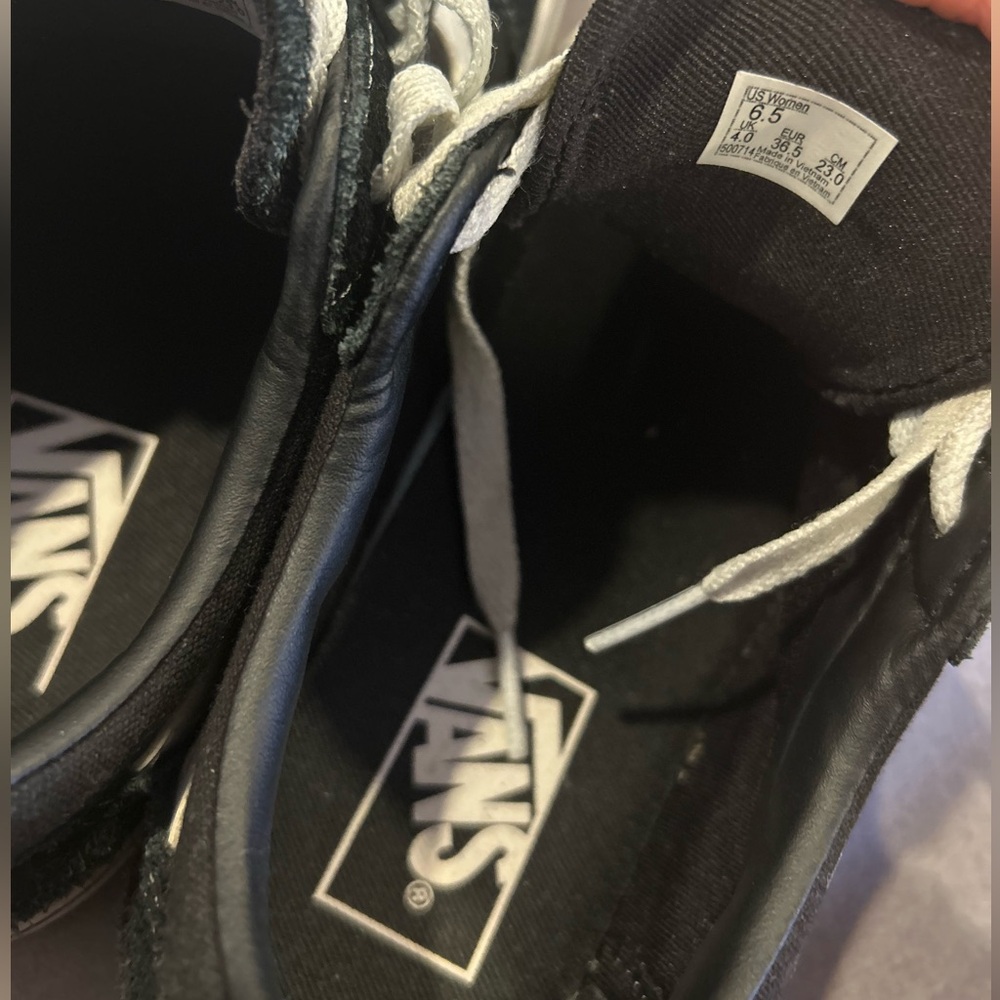 VANS - Picture 3 of 3